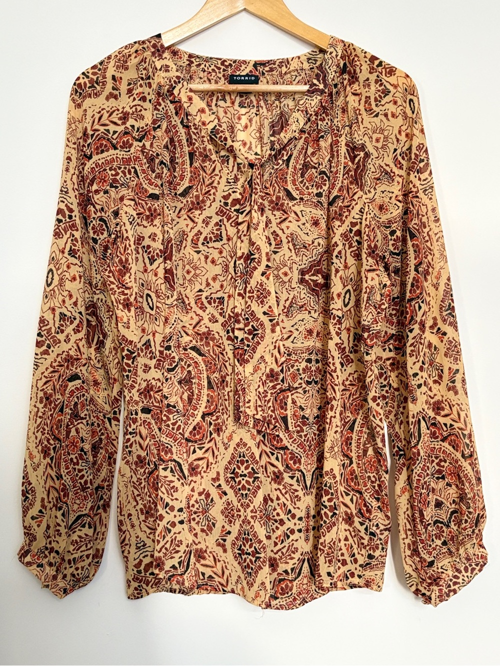 Torrid Neutral Paisley Chiffon V-Neck Tie Blouse Long Sleeve Size 0 XL